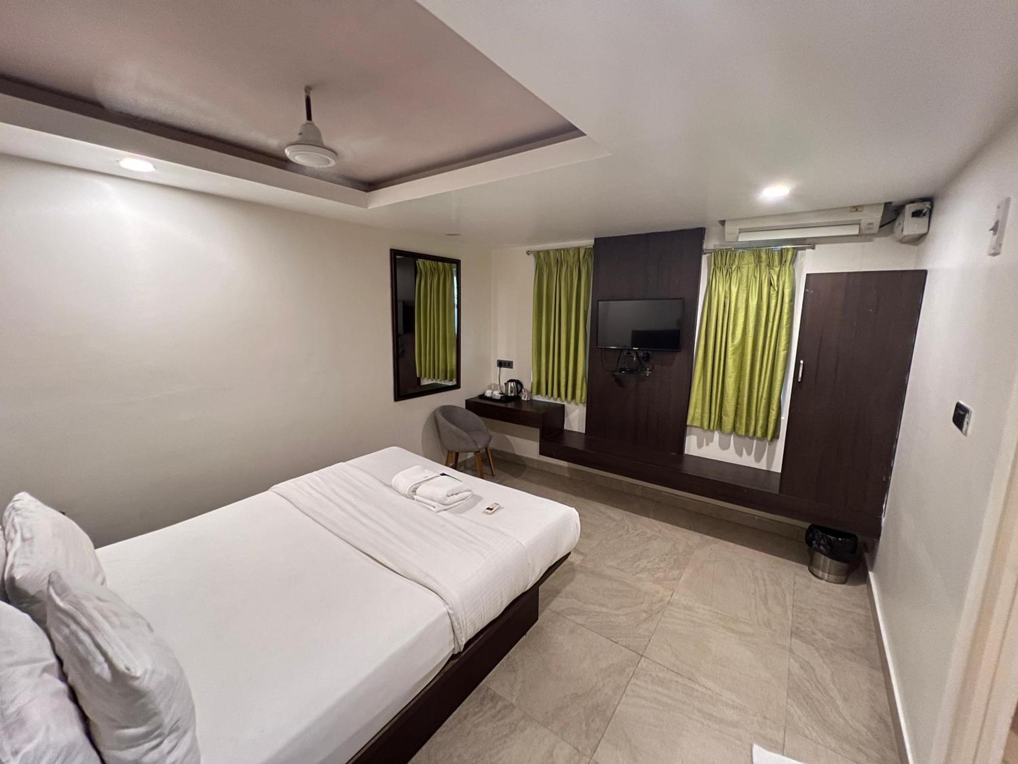 Diviyum Manor Hotel Port Blair Bagian luar foto