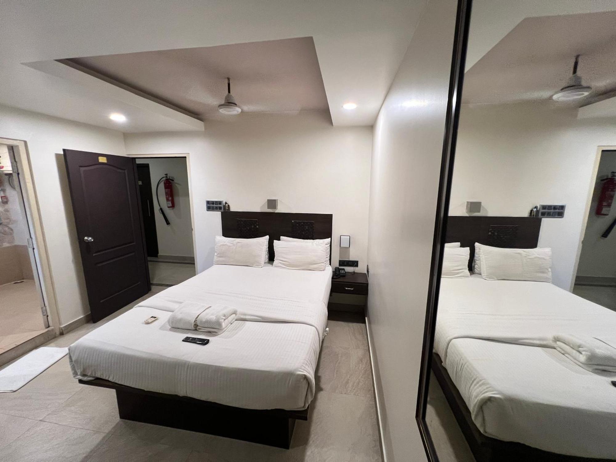 Diviyum Manor Hotel Port Blair Bagian luar foto