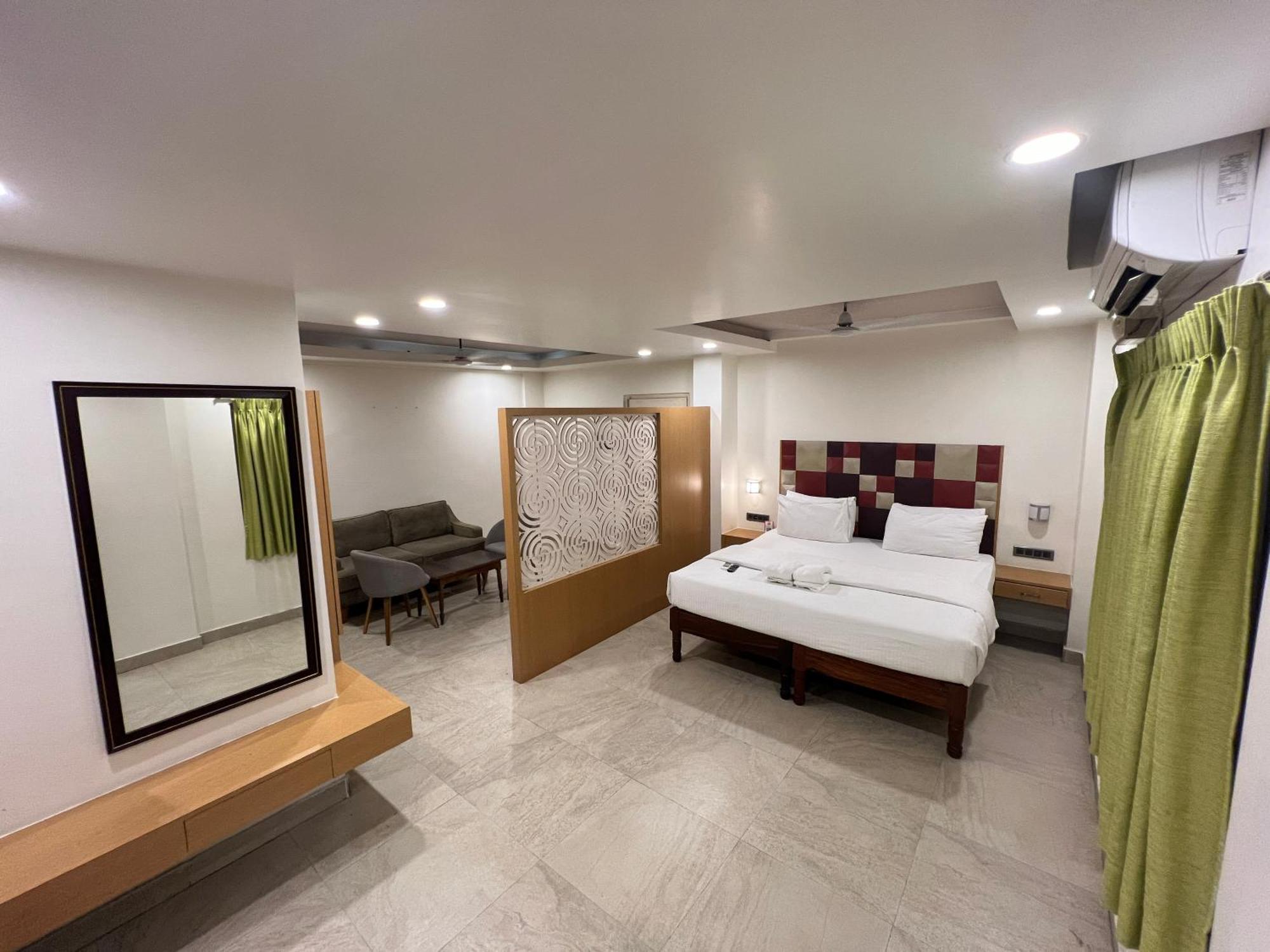 Diviyum Manor Hotel Port Blair Bagian luar foto